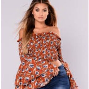 Labella II Off Shoulder Top-Rust/Floral in Medium